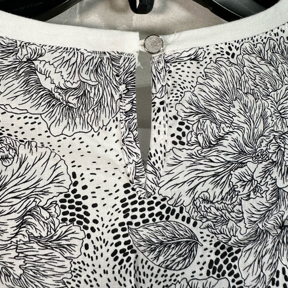 Senlis Floral Short Sleeve Round Neck Blouse, Women's Size M - Black/White - Picture 10 of 10